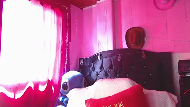 NikkiRous_ webcam