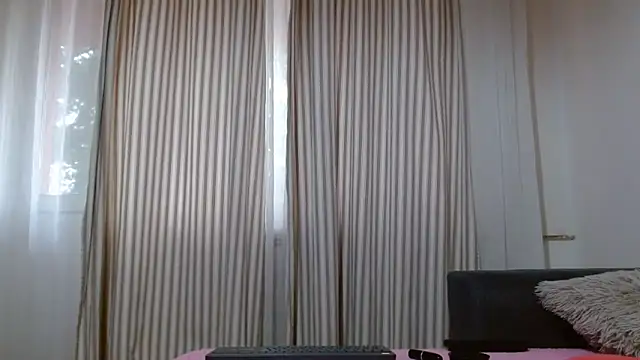 erii18 - Erii18's free webcam - UK Sex Cams