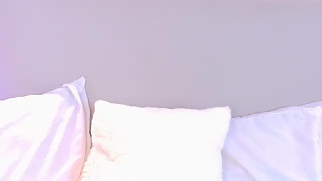 NaomiKlarc webcam