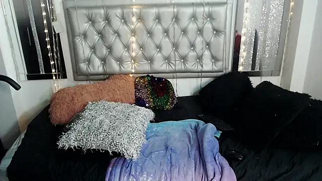 cloe_gold webcam