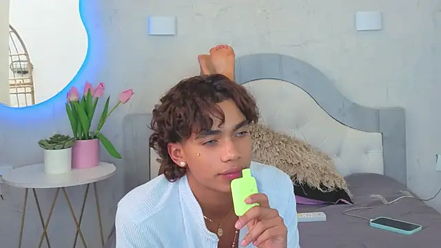 AlanCutee webcam
