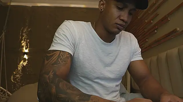 Logan_Varela webcam