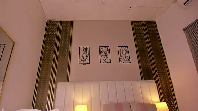 zoe_sky_ webcam