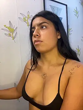 Laia_white webcam