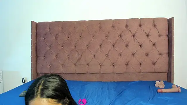 lau_hotfox - Lau_hotfox's free webcam - UK Sex Cams