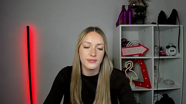 EvelynBlond webcam