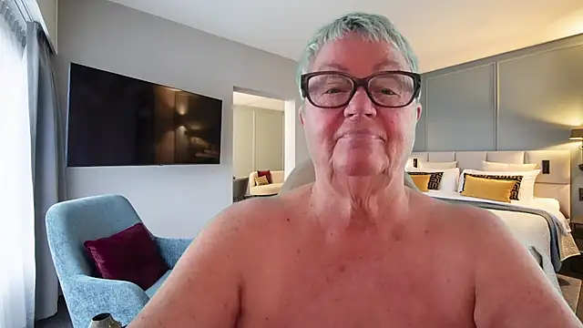 Mystery-Grandmother webcam