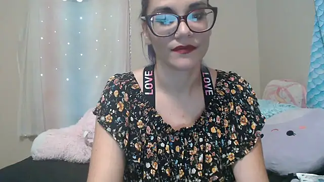 MamaBee88 webcam