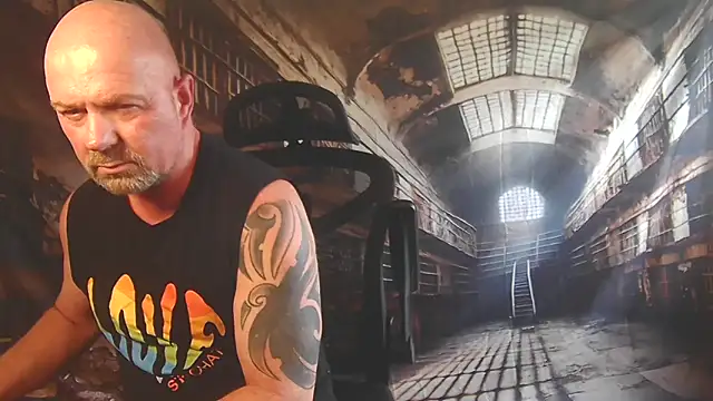 ManlyPrisonGuy webcam