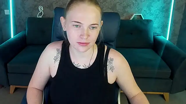 NikkyReyyy webcam
