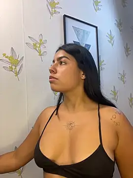 Laia_white webcam