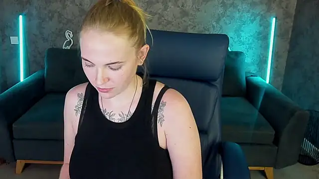 NikkyReyyy webcam