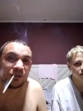 Gussie_Bridie webcam