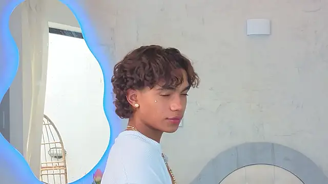 AlanCutee webcam