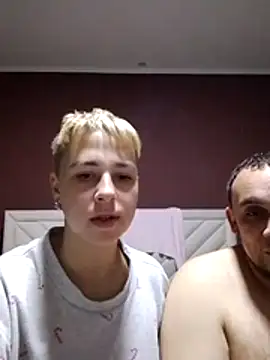 Gussie_Bridie webcam