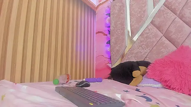 baby_peach__ webcam
