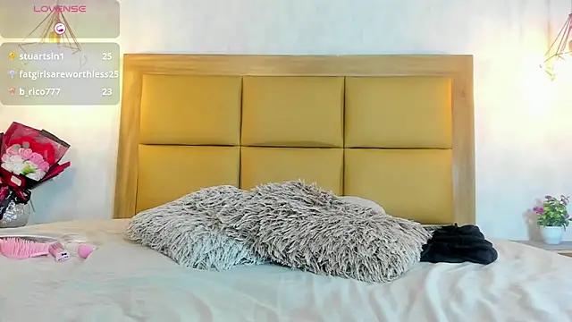 MEREDITHBENSON webcam