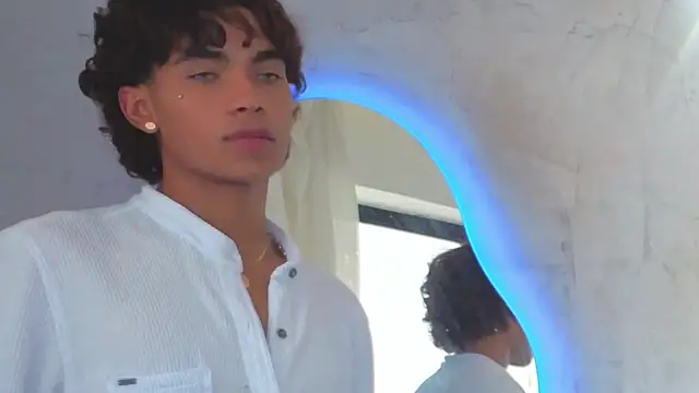 AlanCutee webcam