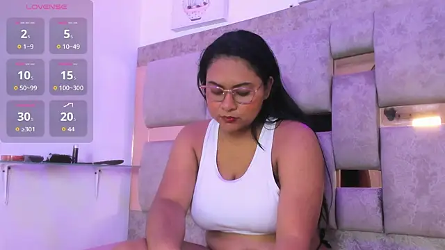 Playful_Violet webcam