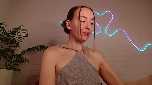 WhitePrincessLuna webcam