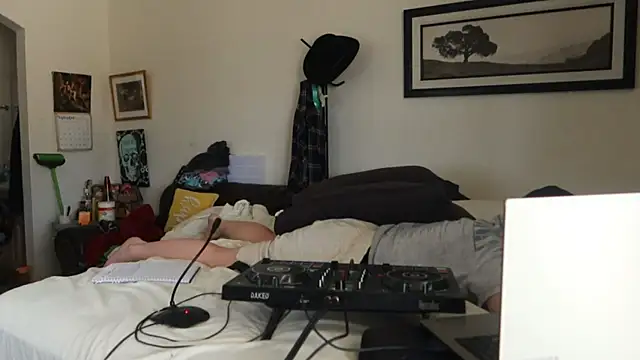 BellaBlueBBW webcam