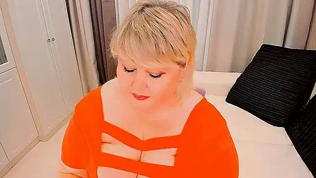 BIGTITSBBW webcam