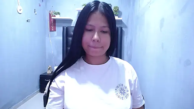 Letty_Plugxo webcam