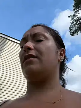 yummymommie7 webcam