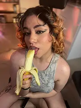NikkiNix webcam