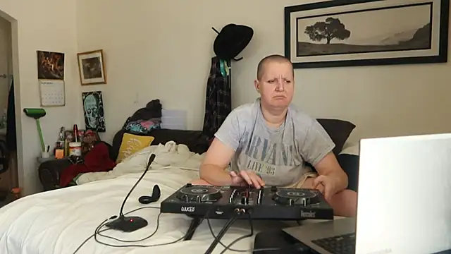 BellaBlueBBW webcam