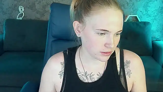 NikkyReyyy webcam