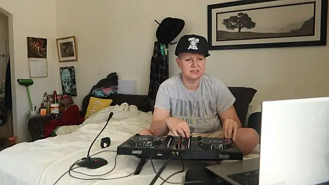 BellaBlueBBW webcam