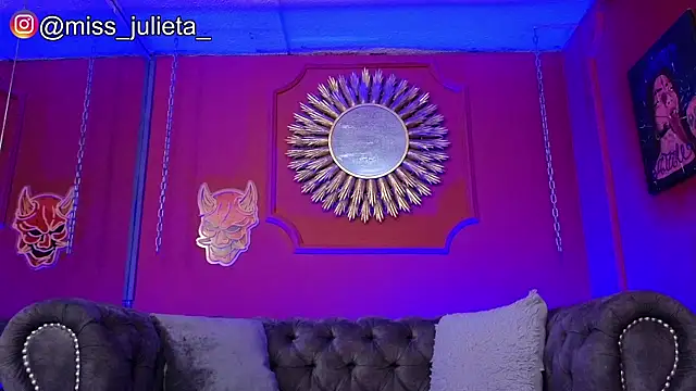 Julieta_Russell webcam