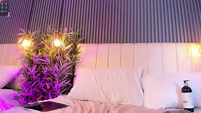 AnaisClark webcam