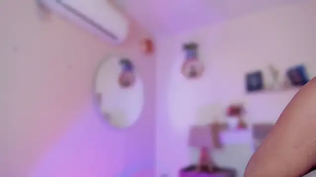 YariRose webcam