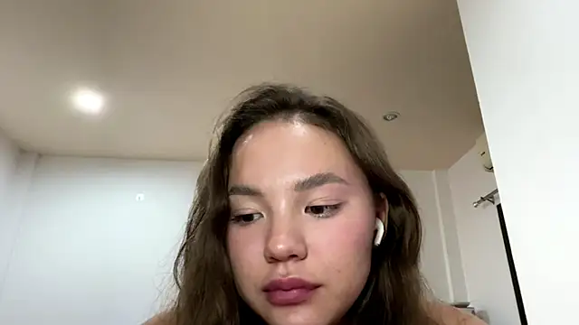 kamila_18_french webcam