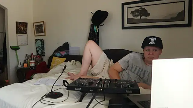 BellaBlueBBW webcam