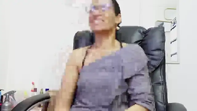 Aries_Mature webcam