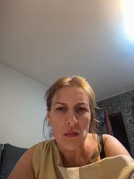Hot-Milf4U webcam