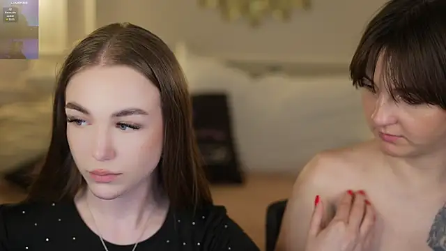 Ella_054 webcam