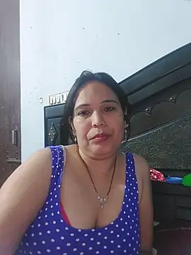 Poojabhabi101 webcam