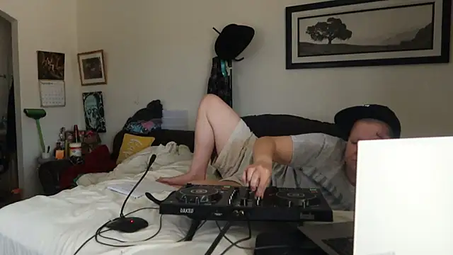 BellaBlueBBW webcam