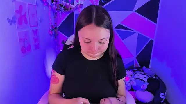 little_emma0 - Little_emma0's free webcam - UK Sex Cams