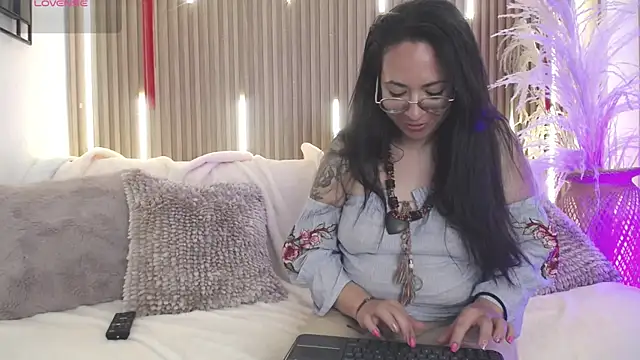 Velvet_Curly webcam