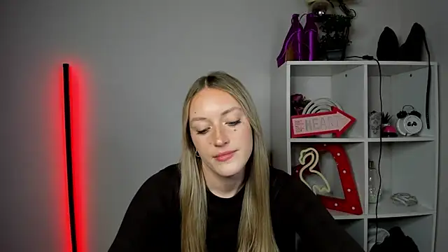 EvelynBlond webcam