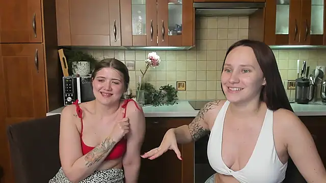HotCaramellsTV webcam