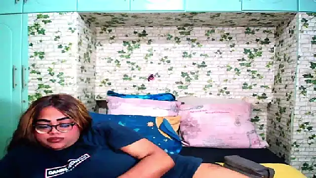 Indian_Lola00 webcam