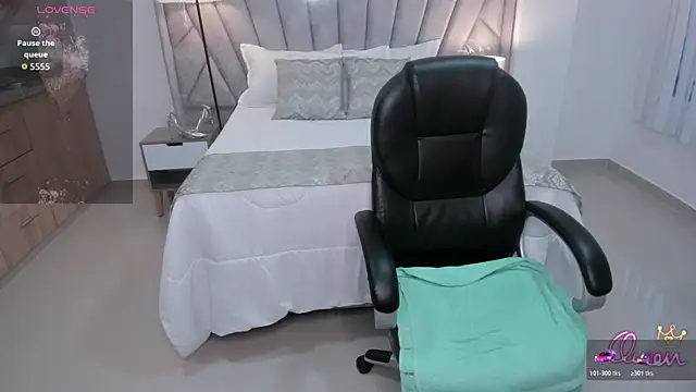 Raven-reyess webcam