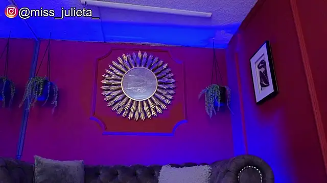 Julieta_Russell webcam