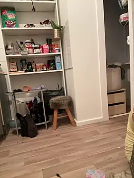 SkinnyLilly webcam